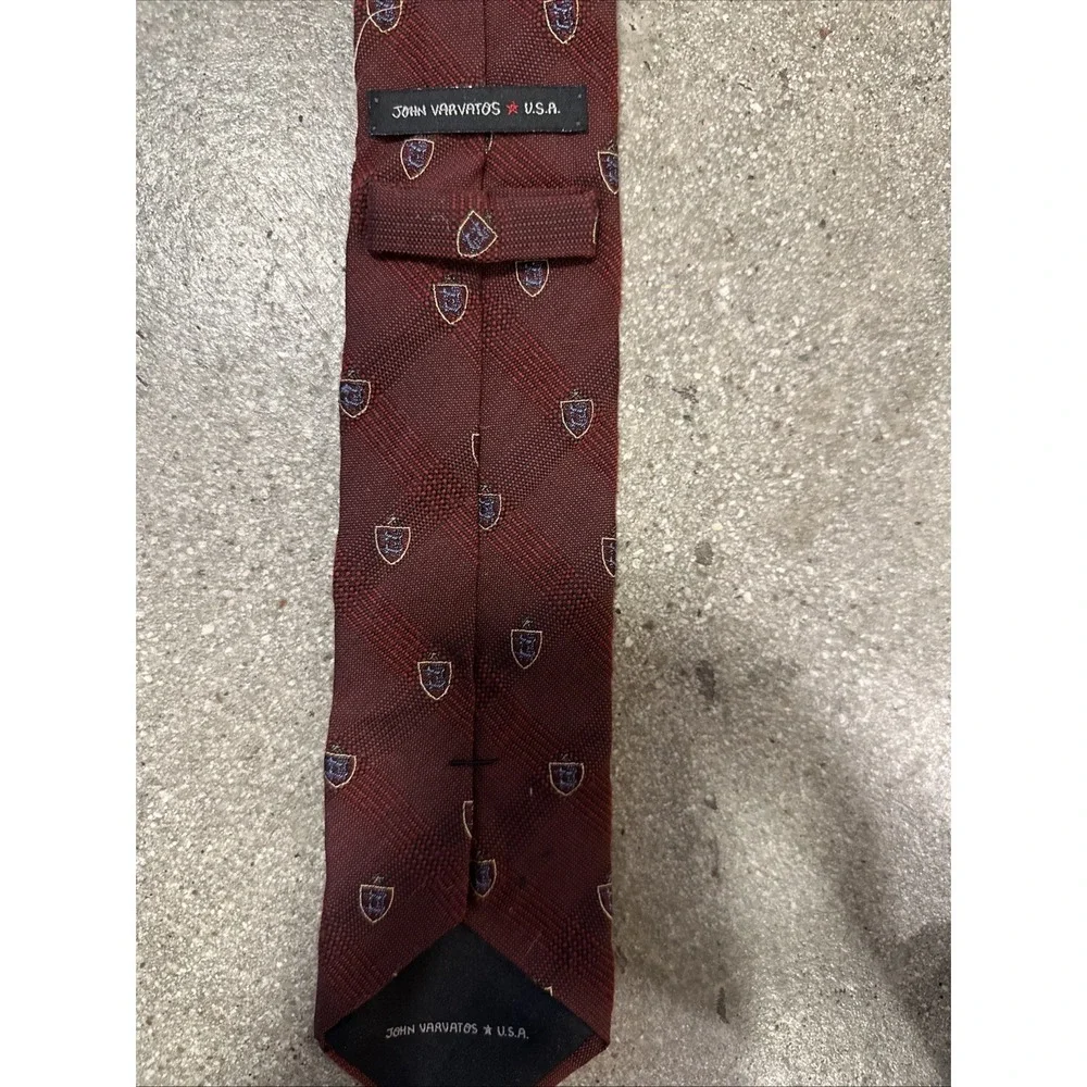 John Varvatos Tie Men Maroon Sz58x3' Crest Shield Silk Wool Blend Preppy Classic